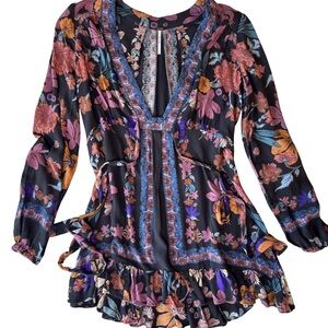 Free People Boho Floral Deep V Ruffle Hem Blouse Size 4